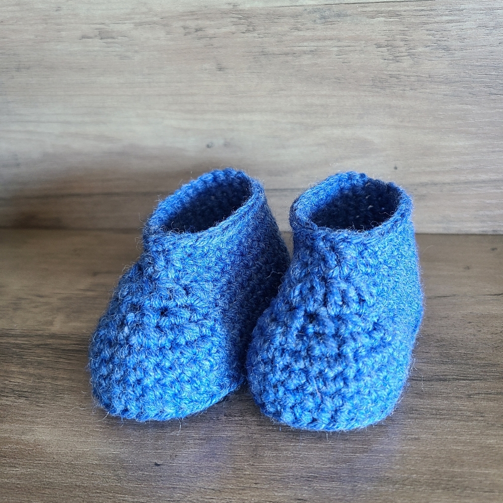Blue baby boy shoes, crib shoes, babyshower gifts, blue shoes, baby slippers